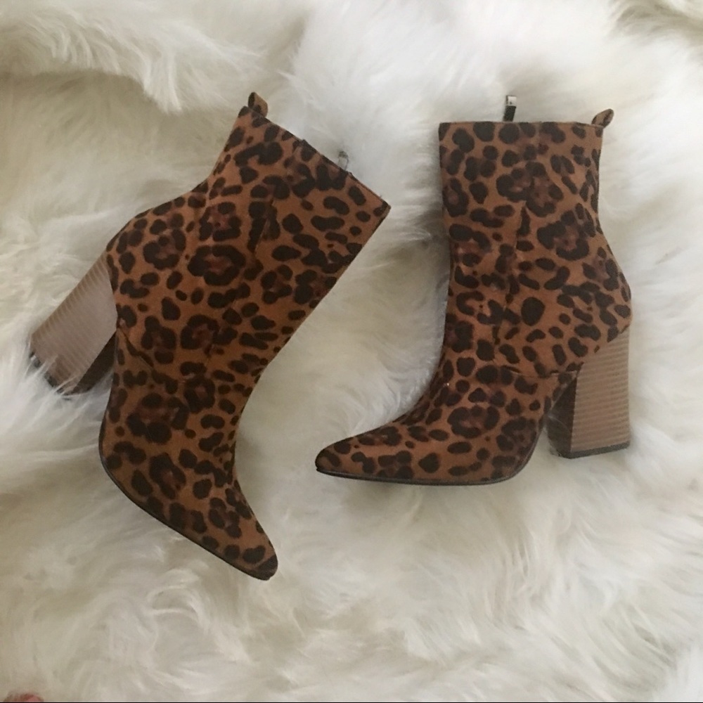 LAST 1️⃣ PRICE FIRM Vegan Suede Leopard Bootie - Picture 4 of 5